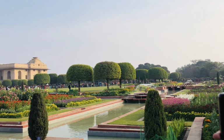 Srinagar | Mughal Gardens & Airport Drop
